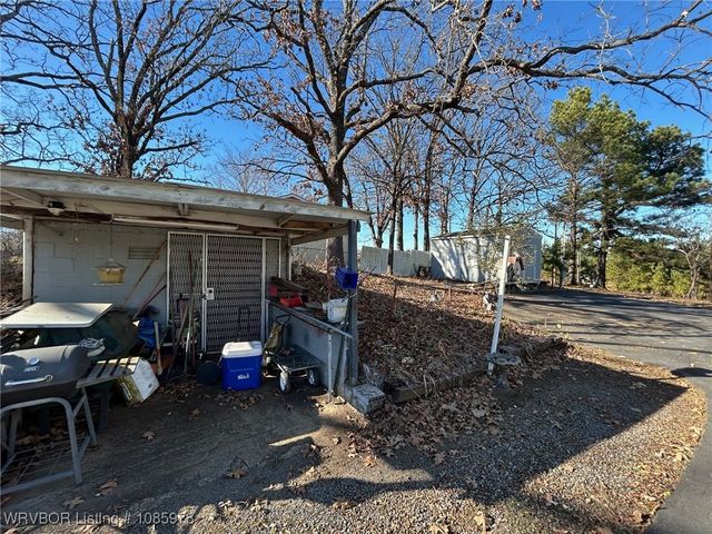 1005 George Avenue, Pocola, OK 74902