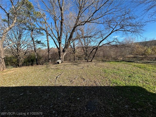 1005 George Avenue, Pocola, OK 74902