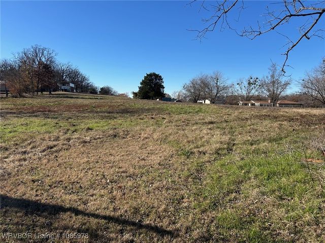 1005 George Avenue, Pocola, OK 74902