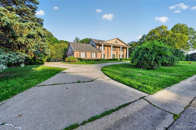 11549 Kings Coach Road, Grand Blanc, MI 48439