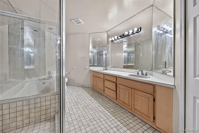 11549 Kings Coach Road, Grand Blanc, MI 48439