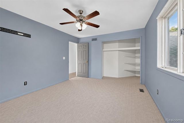 11549 Kings Coach Road, Grand Blanc, MI 48439