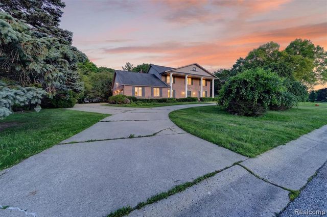 11549 Kings Coach Road, Grand Blanc, MI 48439