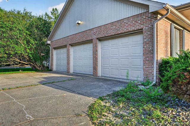11549 Kings Coach Road, Grand Blanc, MI 48439