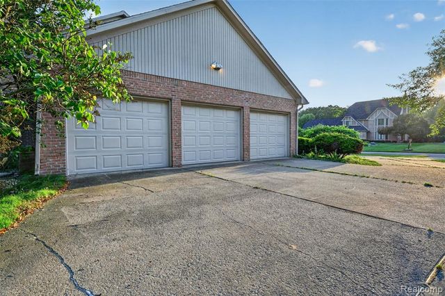 11549 Kings Coach Road, Grand Blanc, MI 48439