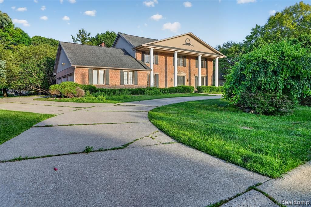 11549 Kings Coach Road, Grand Blanc, MI 48439