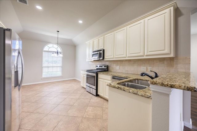 304 Hardeman Boulevard, Justin, TX 76247