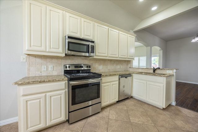 304 Hardeman Boulevard, Justin, TX 76247