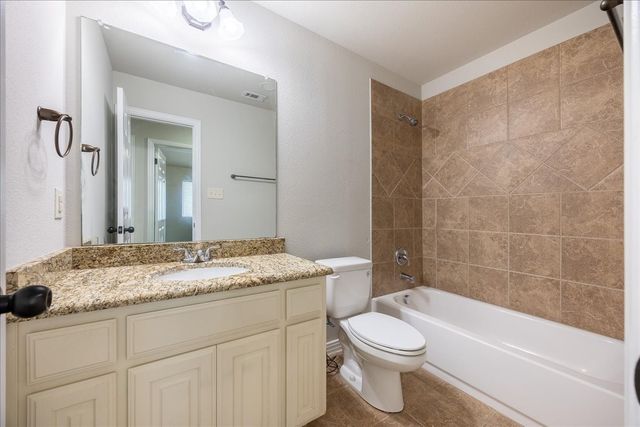 304 Hardeman Boulevard, Justin, TX 76247