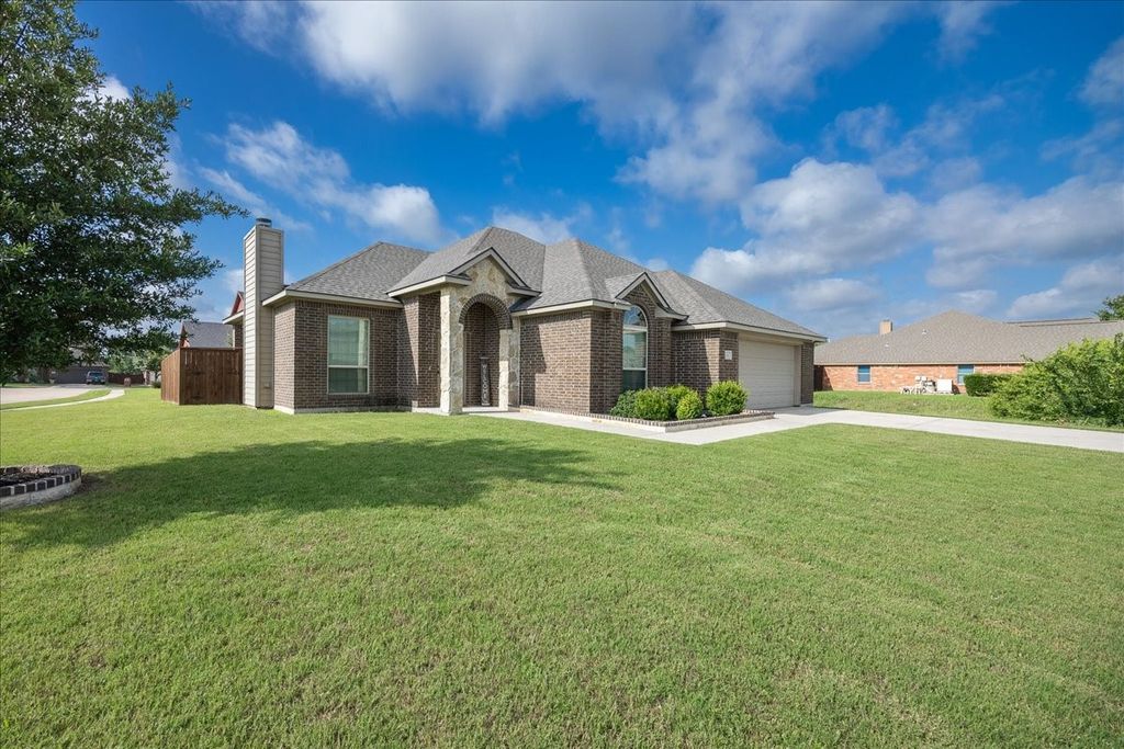 304 Hardeman Boulevard, Justin, TX 76247