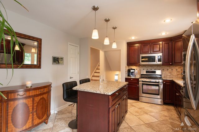 10136 Charles Avenue, Palos Hills, IL 60465