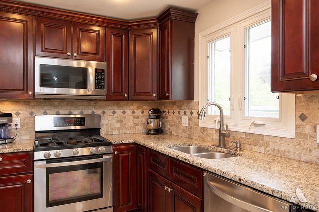 10136 Charles Avenue, Palos Hills, IL 60465