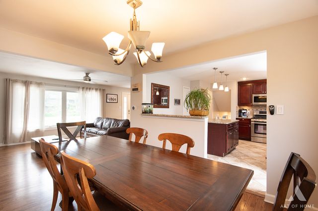10136 Charles Avenue, Palos Hills, IL 60465