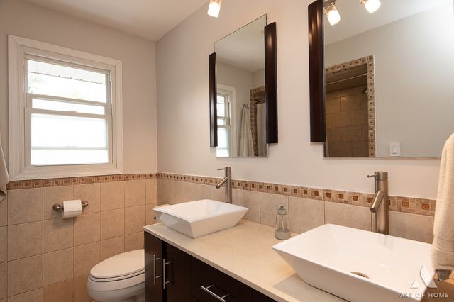 10136 Charles Avenue, Palos Hills, IL 60465
