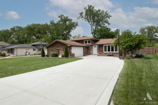 10136 Charles Avenue, Palos Hills, IL 60465