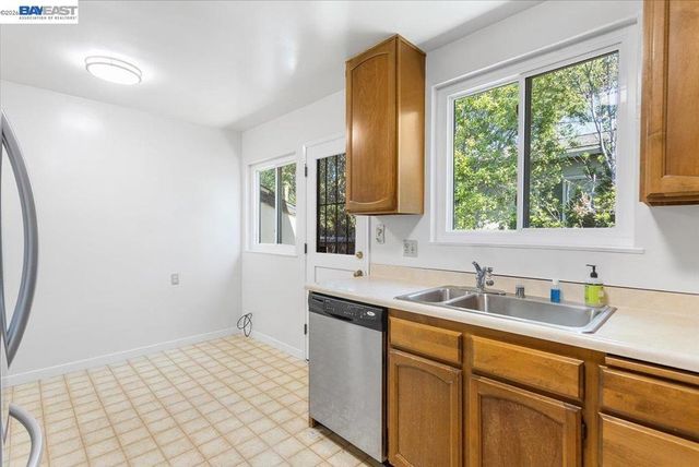 1848 Walnut St., Alameda, CA 94501