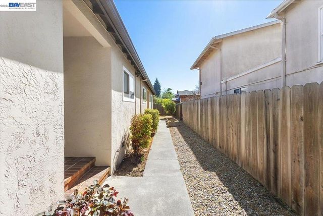 1848 Walnut St., Alameda, CA 94501