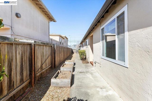 1848 Walnut St., Alameda, CA 94501