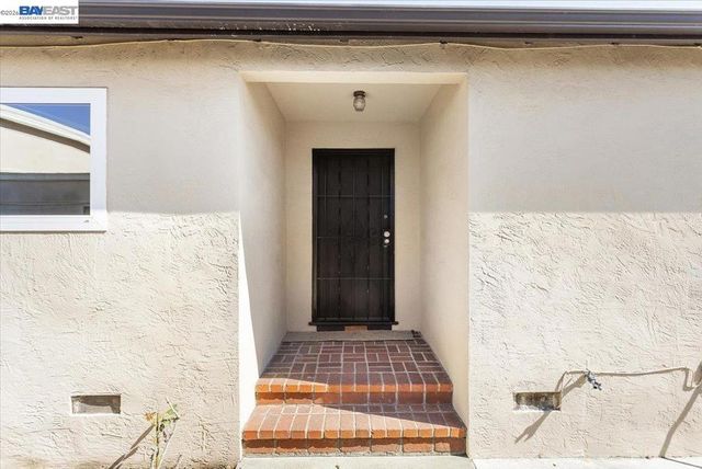 1848 Walnut St., Alameda, CA 94501