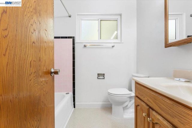 1848 Walnut St., Alameda, CA 94501