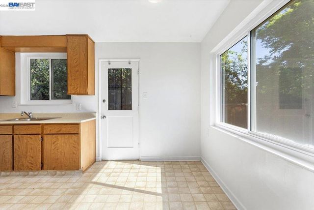 1848 Walnut St., Alameda, CA 94501