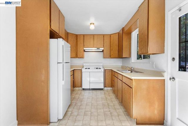 1848 Walnut St., Alameda, CA 94501