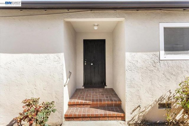 1848 Walnut St., Alameda, CA 94501