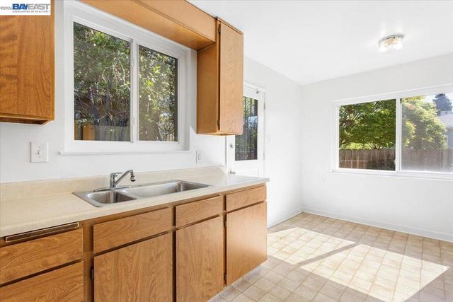 1848 Walnut St., Alameda, CA 94501