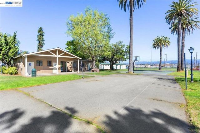 1848 Walnut St., Alameda, CA 94501