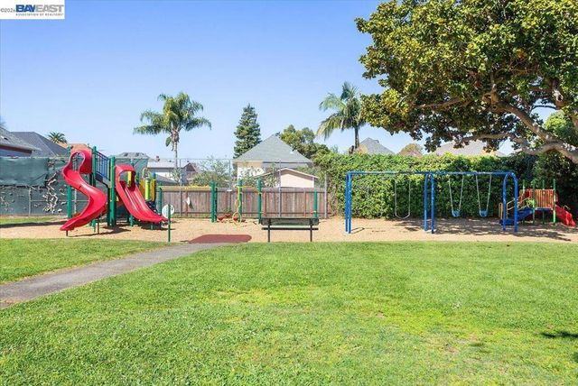 1848 Walnut St., Alameda, CA 94501