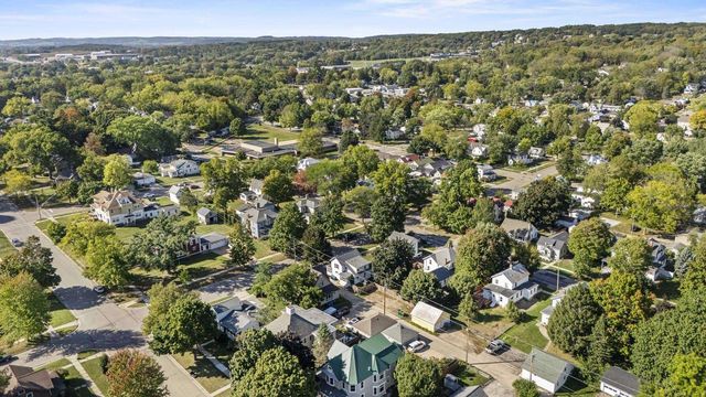 616 West Street, Baraboo, WI 53913