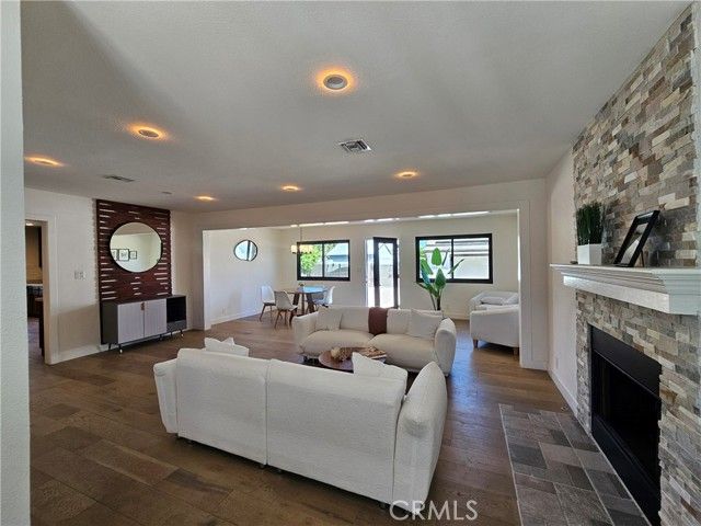 17037 Covello Street, Van Nuys (los Angeles), CA 91406