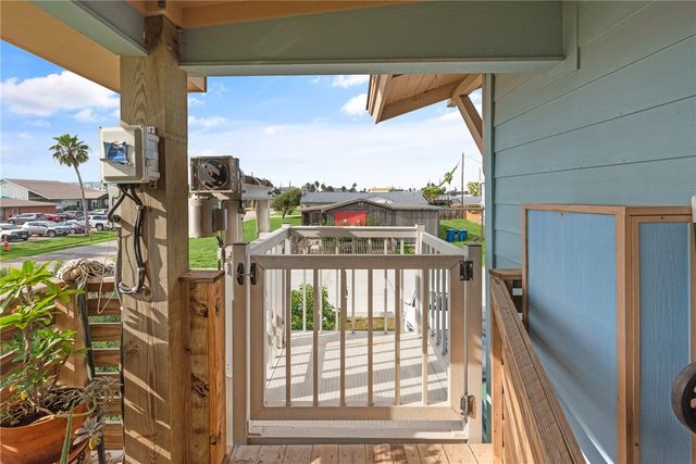 424 Trojan St, Port Aransas, TX 78373