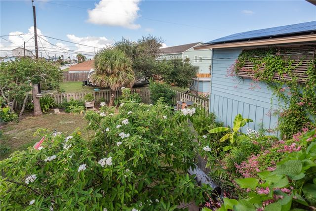 424 Trojan St, Port Aransas, TX 78373