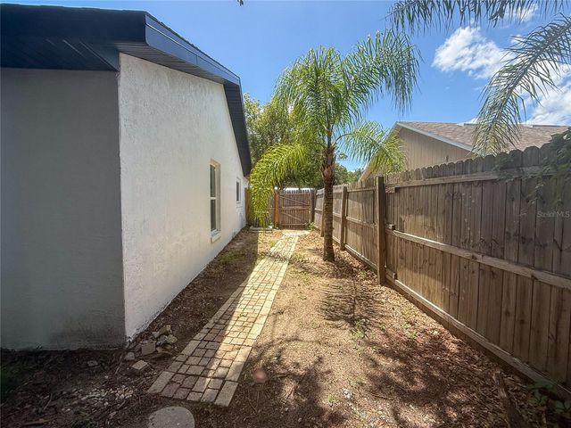 1367 HENSLEY DRIVE, Deland, FL 32724