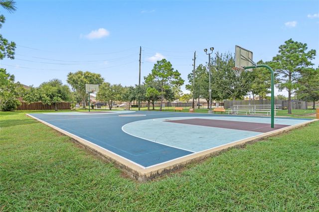 8110 Milam Lane, Rosharon, TX 77583
