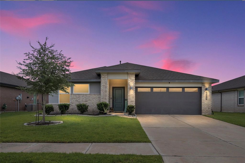 8110 Milam Lane, Rosharon, TX 77583