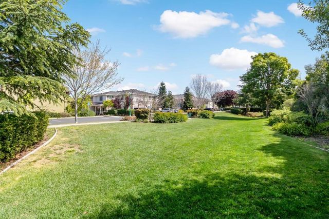 2695 Northern Cross Road, Hayward, CA 94545