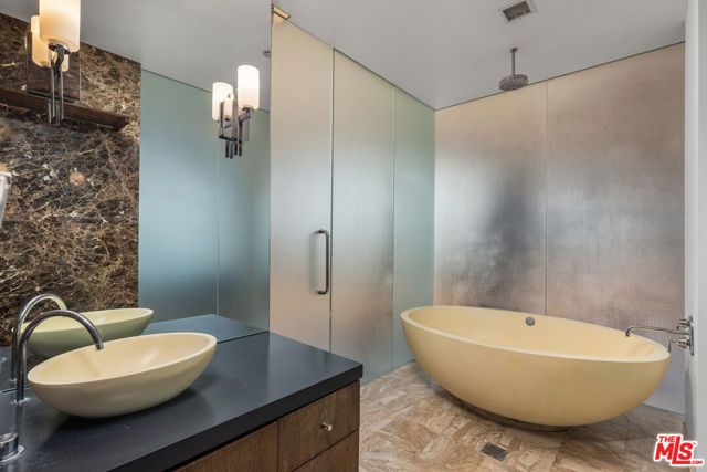 1100 Wilshire Boulevard 2911, Los Angeles, CA 90017