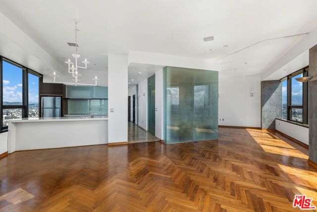 1100 Wilshire Boulevard 2911, Los Angeles, CA 90017