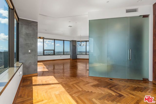 1100 Wilshire Boulevard 2911, Los Angeles, CA 90017