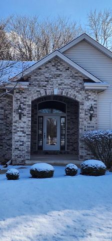8098 S Meadowcreek COURT, Franklin, WI 53132