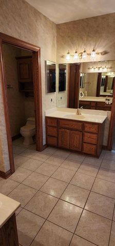 8098 S Meadowcreek COURT, Franklin, WI 53132