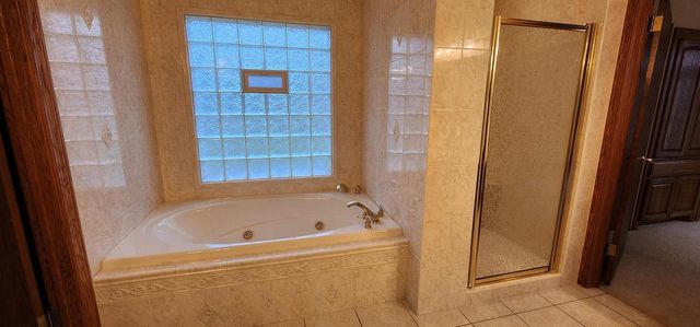 8098 S Meadowcreek COURT, Franklin, WI 53132