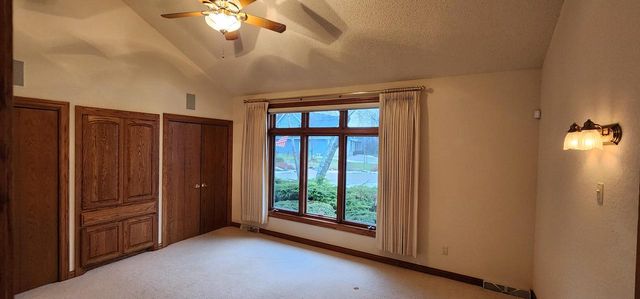 8098 S Meadowcreek COURT, Franklin, WI 53132