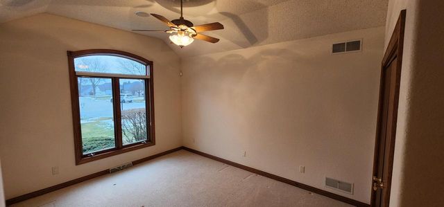 8098 S Meadowcreek COURT, Franklin, WI 53132