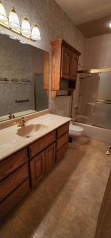 8098 S Meadowcreek COURT, Franklin, WI 53132