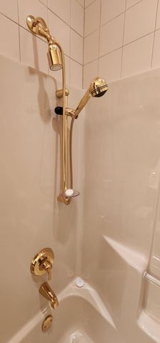 8098 S Meadowcreek COURT, Franklin, WI 53132