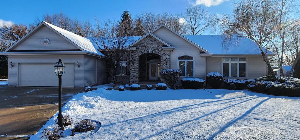 8098 S Meadowcreek COURT, Franklin, WI 53132
