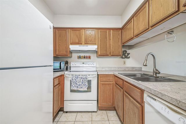 5238 SUNRIDGE PALMS DRIVE 304, Tampa, FL 33617